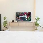 Spacious 1Br Studio Private, Sleek & Cozy Escape