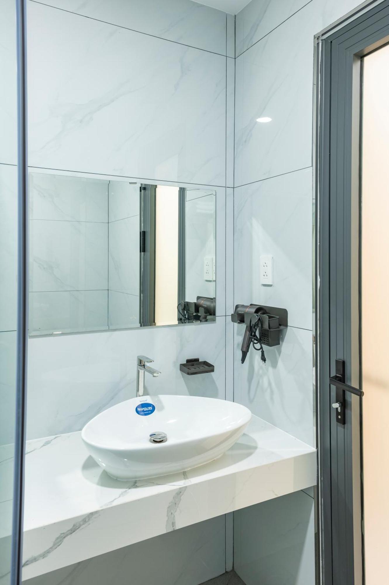 Căn hộ Spacious 1br Private, Sleek & Cozy Escape *
